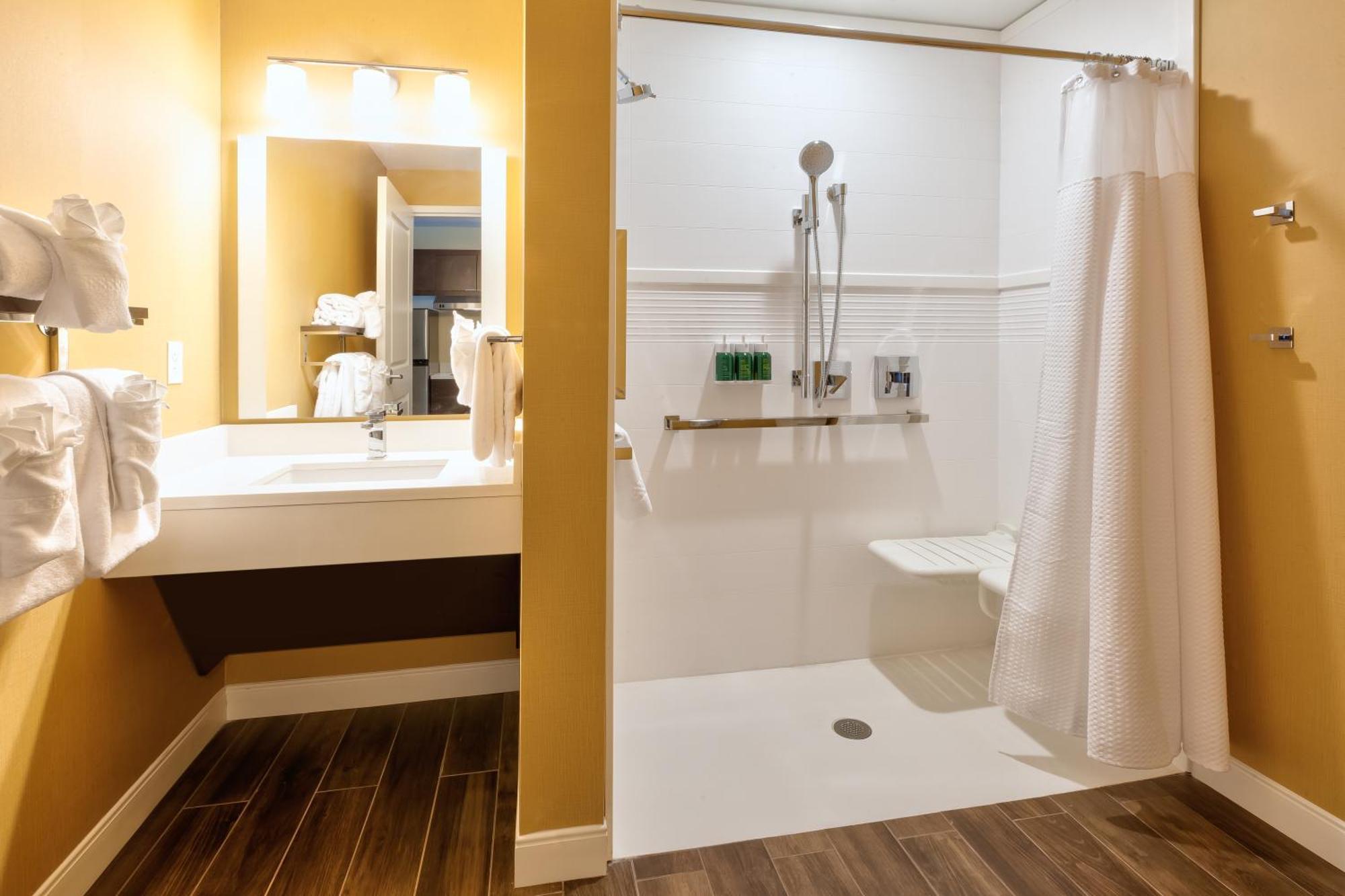 Towneplace Suites By Marriott Grand Rapids Airport Southeast المظهر الخارجي الصورة