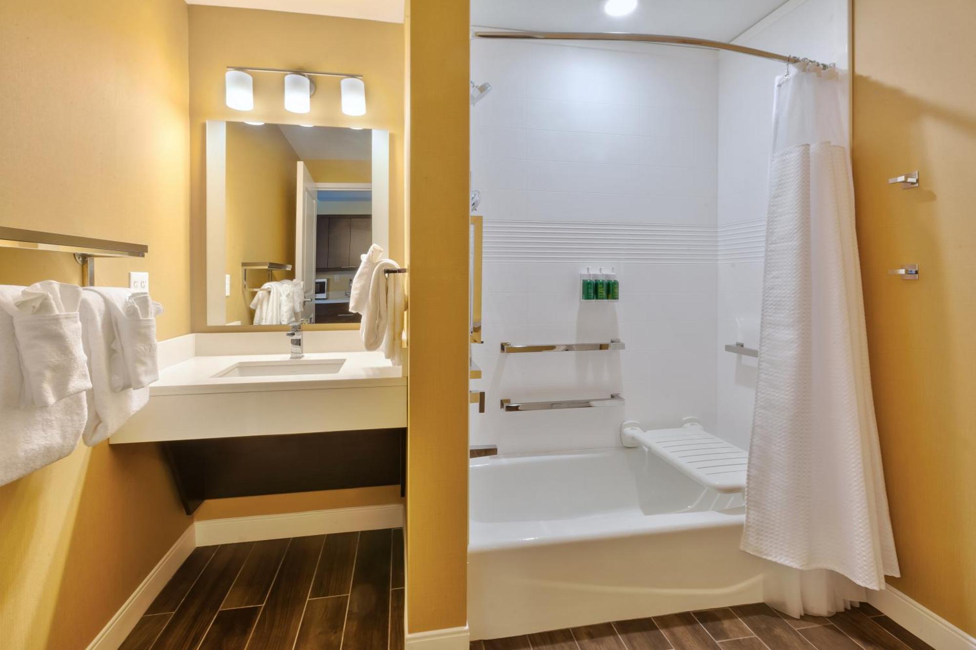 Towneplace Suites By Marriott Grand Rapids Airport Southeast المظهر الخارجي الصورة